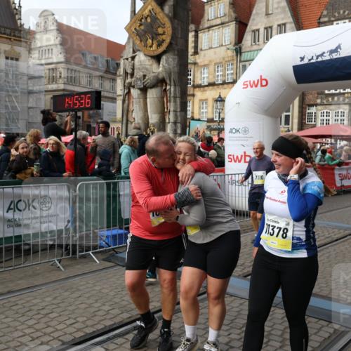 05.10.2025 - 20. swb-Marathon Bremen Yannick Fuchs http://msf.ph/oto/9257549 05.10.2025 11:16:26 Ziel 7110, 10339, 10340, 10564, 11029, 11247, 11378 meine-sportfotos.de