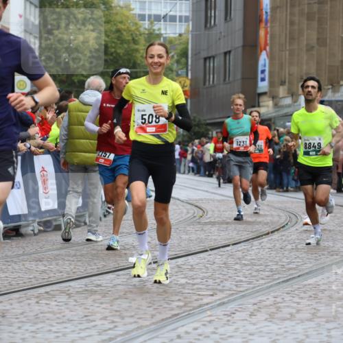 05.10.2025 - 20. swb-Marathon Bremen Strokosch-Dieckow http://msf.ph/oto/9257553 05.10.2025 12:54:59 Ziel 298, 508, 1231, 2151, 4030, 4807, 7551, 8849 meine-sportfotos.de