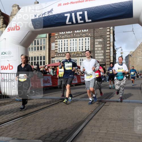 05.10.2025 - 20. swb-Marathon Bremen Yannick Fuchs http://msf.ph/oto/9257568 05.10.2025 10:55:53 Ziel 9195, 9197, 9521, 9621, 9882, 10088, 10253, 10287, 10323, 10385, 10475, 10653, 10800, 10909, 11081, 11249, 11586, 11624 meine-sportfotos.de