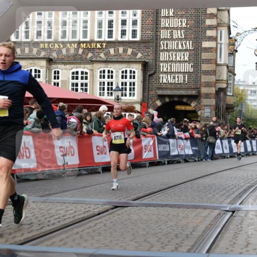 05.10.2025 - 20. swb-Marathon Bremen Yannick Fuchs http://msf.ph/oto/9257574 05.10.2025 10:47:21 Ziel 9411, 9546, 9711 meine-sportfotos.de