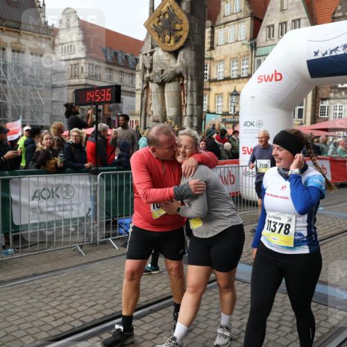 05.10.2025 - 20. swb-Marathon Bremen Yannick Fuchs http://msf.ph/oto/9257578 05.10.2025 11:16:26 Ziel 7110, 10339, 10340, 10564, 11029, 11247, 11378 meine-sportfotos.de