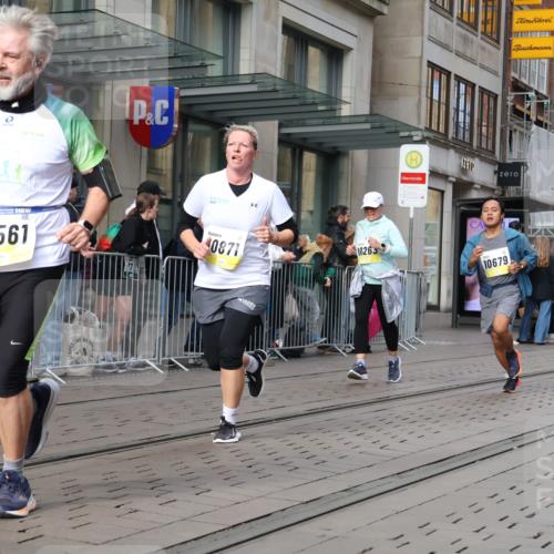 05.10.2025 - 20. swb-Marathon Bremen Strokosch-Dieckow http://msf.ph/oto/9257579 05.10.2025 10:58:28 Ziel 7163, 8585, 9346, 9349, 9359, 9370, 9430, 9472, 9518, 9529, 9540, 9542, 9601, 9622, 9714, 9766, 9847, 9977, 10049, 10080, 10263, 10527, 10560, 10561, 10588, 10591, 10679, 10871, 10936, 11078, 11290, 11483, 11612, 11651, 7163, 8585, 9346, 9349, 9359, 9370, 9430, 9472, 9518, 9529, 9540, 9542, 9601, 9622, 9714, 9766, 9847, 9977, 10049, 10080, 10263, 10527, 10560, 10561, 10588, 10591, 10679, 11290, 11483, 11612, 11651 meine-sportfotos.de