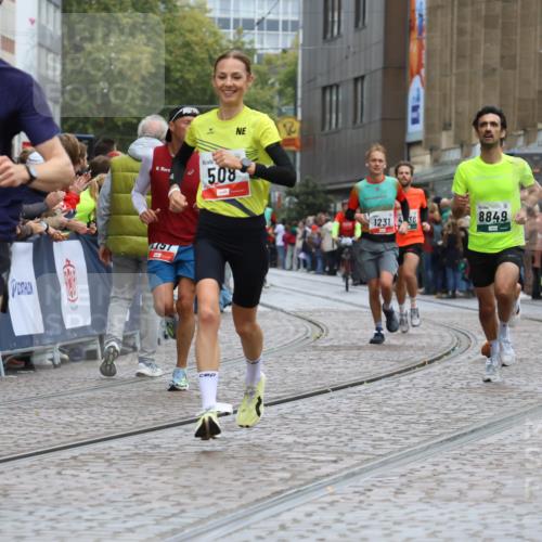 05.10.2025 - 20. swb-Marathon Bremen Strokosch-Dieckow http://msf.ph/oto/9257580 05.10.2025 12:54:59 Ziel 298, 508, 1231, 2151, 4030, 4807, 7551, 8849 meine-sportfotos.de