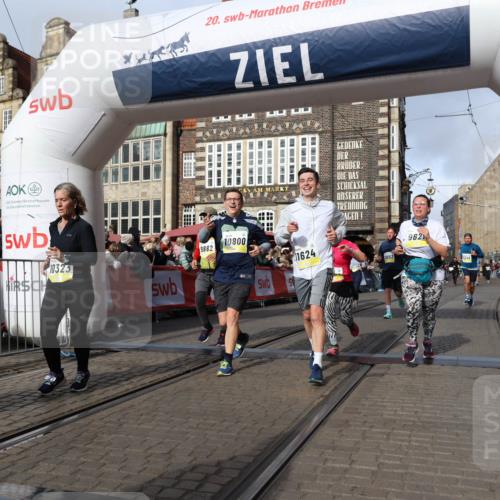 05.10.2025 - 20. swb-Marathon Bremen Yannick Fuchs http://msf.ph/oto/9257581 05.10.2025 10:55:53 Ziel 9195, 9197, 9521, 9621, 9882, 10088, 10253, 10287, 10323, 10385, 10475, 10653, 10800, 10909, 11081, 11249, 11586, 11624 meine-sportfotos.de