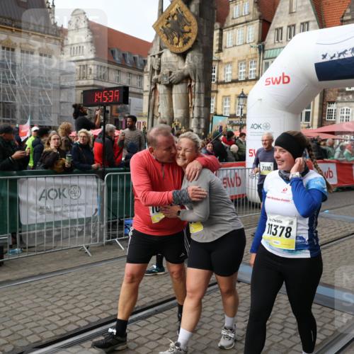 05.10.2025 - 20. swb-Marathon Bremen Yannick Fuchs http://msf.ph/oto/9257585 05.10.2025 11:16:26 Ziel 7110, 10339, 10340, 10564, 11029, 11247, 11378 meine-sportfotos.de