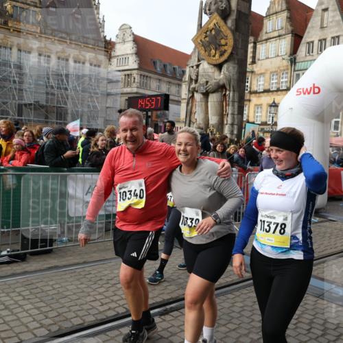 05.10.2025 - 20. swb-Marathon Bremen Yannick Fuchs http://msf.ph/oto/9257600 05.10.2025 11:16:26 Ziel 7110, 10339, 10340, 10564, 11029, 11247, 11378 meine-sportfotos.de
