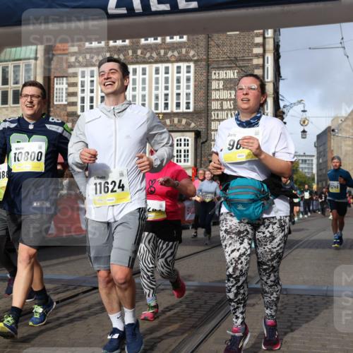 05.10.2025 - 20. swb-Marathon Bremen Yannick Fuchs http://msf.ph/oto/9257602 05.10.2025 10:55:53 Ziel 9195, 9197, 9521, 9621, 9882, 10088, 10253, 10287, 10323, 10385, 10475, 10653, 10800, 10909, 11081, 11249, 11586, 11624 meine-sportfotos.de