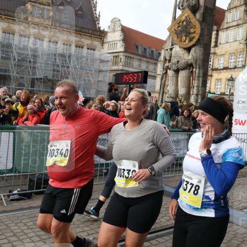 05.10.2025 - 20. swb-Marathon Bremen Yannick Fuchs http://msf.ph/oto/9257624 05.10.2025 11:16:27 Ziel 7110, 10083, 10339, 10340, 11029, 11247, 11378 meine-sportfotos.de