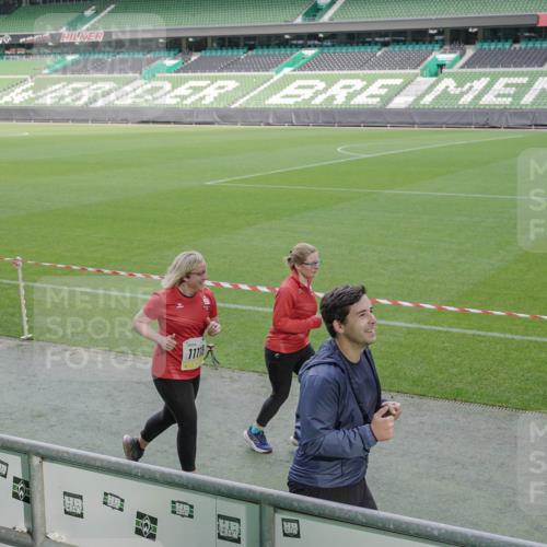 05.10.2025 - 20. swb-Marathon Bremen Michael Burmester http://msf.ph/oto/9257648 05.10.2025 10:45:14 Laufen im Stadion 7109, 7110, 8476, 9242, 9264, 9342, 9441, 9567, 9631, 9756, 9767, 9768, 9899, 9948, 9970, 10000, 10114, 10115, 10190, 10282, 10292, 10339, 10340, 10379, 10622, 10647, 10671, 10728, 10752, 10808, 10842, 10846, 10957, 11060, 11085, 11117, 11118, 11139, 11264, 11293, 11367, 11375, 11378, 11407, 11541, 11557, 7007, 8844, 9012, 9303, 9479, 9572, 9667, 10273, 10364, 10665, 10984, 11072, 11252, 11385, 11448, 11544 meine-sportfotos.de