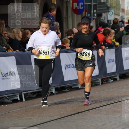 05.10.2025 - 20. swb-Marathon Bremen Strokosch-Dieckow http://msf.ph/oto/9257660 05.10.2025 11:03:59 Ziel 7123, 9275, 9398, 10205, 10265, 10271, 10551, 11183, 11609, 11611 meine-sportfotos.de
