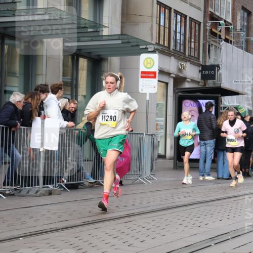 05.10.2025 - 20. swb-Marathon Bremen Strokosch-Dieckow http://msf.ph/oto/9257686 05.10.2025 10:58:32 Ziel 7163, 8585, 9346, 9349, 9359, 9370, 9518, 9540, 9542, 9601, 9622, 9714, 9847, 9977, 10080, 10263, 10357, 10560, 10561, 10588, 10591, 10607, 10679, 10871, 11078, 11290, 11483, 11612, 11651, 7163, 8585, 9346, 9349, 9359, 9370, 9518, 9540, 9542, 9601, 9622, 9714, 9847, 9977, 10080, 10263, 10357, 10560, 10561, 10588, 10591, 10607, 10679, 11290, 11483, 11612, 11651 meine-sportfotos.de