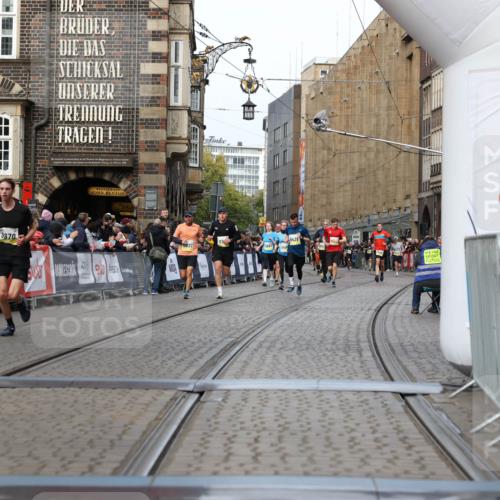 05.10.2025 - 20. swb-Marathon Bremen Yannick Fuchs http://msf.ph/oto/9257690 05.10.2025 10:47:26 Ziel 9411, 9670, 9711 meine-sportfotos.de