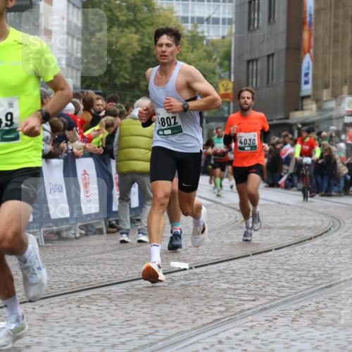 05.10.2025 - 20. swb-Marathon Bremen Strokosch-Dieckow http://msf.ph/oto/9257708 05.10.2025 12:55:02 Ziel 508, 1231, 2151, 4030, 4807, 8849 meine-sportfotos.de