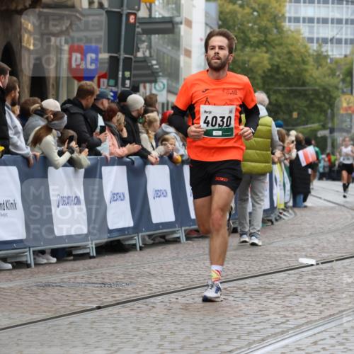 05.10.2025 - 20. swb-Marathon Bremen Strokosch-Dieckow http://msf.ph/oto/9257732 05.10.2025 12:55:06 Ziel 1231, 2151, 4030, 4807 meine-sportfotos.de