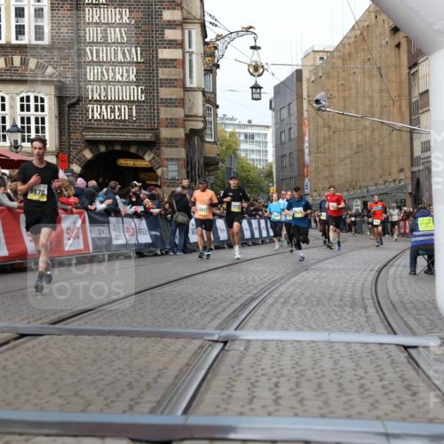 05.10.2025 - 20. swb-Marathon Bremen Yannick Fuchs http://msf.ph/oto/9257737 05.10.2025 10:47:26 Ziel 9411, 9670, 9711 meine-sportfotos.de