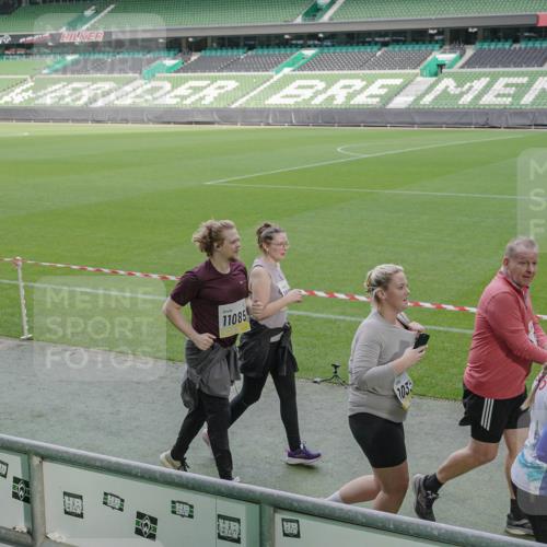 05.10.2025 - 20. swb-Marathon Bremen Michael Burmester http://msf.ph/oto/9257768 05.10.2025 10:45:20 Laufen im Stadion 7109, 7110, 8476, 9203, 9242, 9264, 9342, 9441, 9567, 9756, 9767, 9768, 9899, 9948, 9970, 10000, 10114, 10115, 10186, 10190, 10282, 10292, 10339, 10340, 10379, 10472, 10602, 10622, 10647, 10671, 10728, 10752, 10808, 10842, 10846, 10957, 11060, 11085, 11117, 11118, 11139, 11264, 11367, 11375, 11378, 11407, 11541, 11557, 7007, 9012, 9303, 9479, 9572, 9631, 9667, 10273, 10665, 10984, 11072, 11252, 11293, 11385, 11448, 11544 meine-sportfotos.de