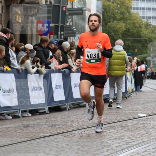 05.10.2025 - 20. swb-Marathon Bremen Strokosch-Dieckow http://msf.ph/oto/9257778 05.10.2025 12:55:06 Ziel 1231, 2151, 4030, 4807 meine-sportfotos.de
