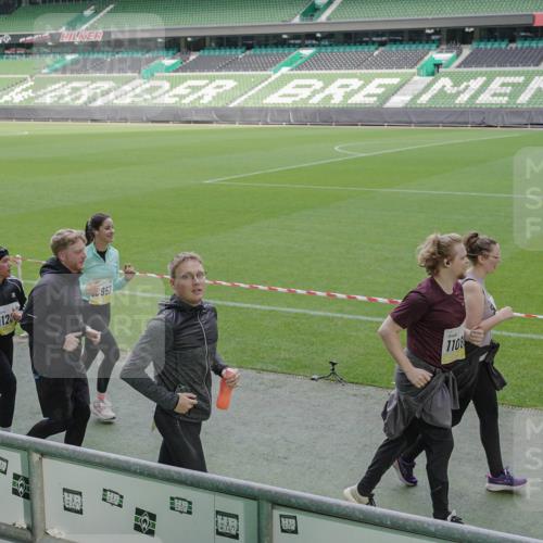 05.10.2025 - 20. swb-Marathon Bremen Michael Burmester http://msf.ph/oto/9257787 05.10.2025 10:45:20 Laufen im Stadion 7109, 7110, 8476, 9203, 9242, 9264, 9342, 9441, 9567, 9756, 9767, 9768, 9899, 9948, 9970, 10000, 10114, 10115, 10186, 10190, 10282, 10292, 10339, 10340, 10379, 10472, 10602, 10622, 10647, 10671, 10728, 10752, 10808, 10842, 10846, 10957, 11060, 11085, 11117, 11118, 11139, 11264, 11367, 11375, 11378, 11407, 11541, 11557, 7007, 9012, 9303, 9479, 9572, 9631, 9667, 10273, 10665, 10984, 11072, 11252, 11293, 11385, 11448, 11544 meine-sportfotos.de