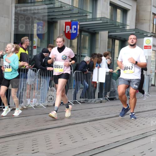 05.10.2025 - 20. swb-Marathon Bremen Strokosch-Dieckow http://msf.ph/oto/9257795 05.10.2025 10:58:36 Ziel 9346, 9349, 9518, 9540, 9542, 9601, 9692, 9847, 9977, 10080, 10263, 10357, 10560, 10561, 10588, 10594, 10607, 11290, 11483, 11612, 11651, 9346, 9349, 9518, 9540, 9542, 9601, 9692, 9847, 9977, 10080, 10263, 10357, 10560, 10561, 10588, 10594, 10607, 11290, 11483, 11612, 11651 meine-sportfotos.de