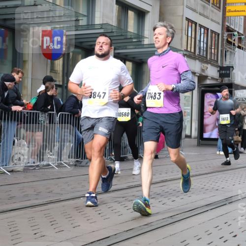 05.10.2025 - 20. swb-Marathon Bremen Strokosch-Dieckow http://msf.ph/oto/9257828 05.10.2025 10:58:37 Ziel 9346, 9349, 9518, 9542, 9601, 9692, 9847, 9977, 10039, 10080, 10263, 10353, 10357, 10560, 10561, 10588, 10594, 10607, 11290, 11483, 11612, 11651, 9346, 9349, 9518, 9542, 9601, 9692, 9847, 9977, 10039, 10080, 10263, 10353, 10357, 10560, 10561, 10588, 10594, 10607, 11290, 11483, 11612, 11651 meine-sportfotos.de