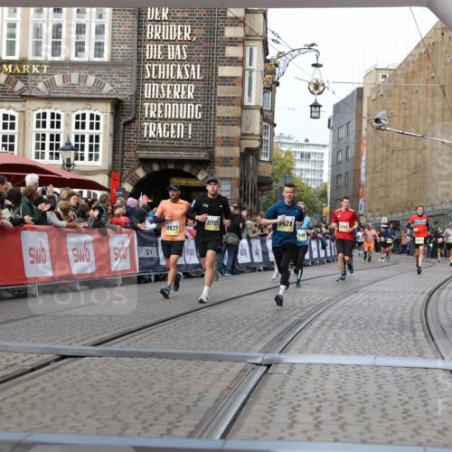 05.10.2025 - 20. swb-Marathon Bremen Yannick Fuchs http://msf.ph/oto/9257832 05.10.2025 10:47:28 Ziel 9428, 9670, 9711, 10637, 11705 meine-sportfotos.de
