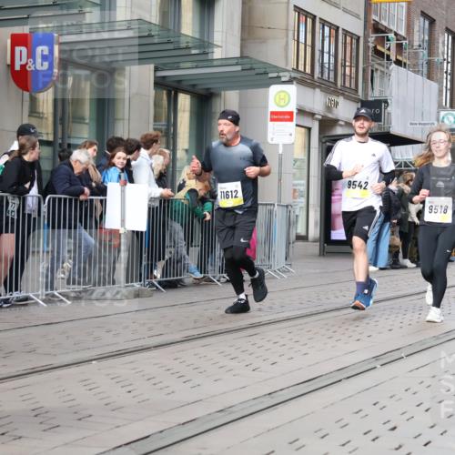 05.10.2025 - 20. swb-Marathon Bremen Strokosch-Dieckow http://msf.ph/oto/9257865 05.10.2025 10:58:38 Ziel 9219, 9349, 9518, 9542, 9601, 9692, 9847, 9977, 10039, 10080, 10143, 10263, 10353, 10357, 10560, 10561, 10588, 10594, 10607, 11290, 11483, 11612, 11651, 9219, 9349, 9518, 9542, 9601, 9692, 9847, 9977, 10039, 10080, 10143, 10263, 10353, 10357, 10560, 10561, 10588, 10594, 10607, 11290, 11483, 11612, 11651 meine-sportfotos.de