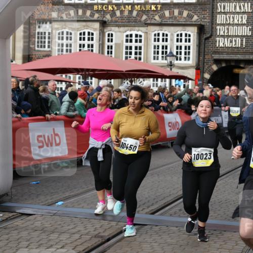 05.10.2025 - 20. swb-Marathon Bremen Yannick Fuchs http://msf.ph/oto/9257866 05.10.2025 11:16:32 Ziel 10023, 10083, 10379, 10450, 11029, 11358, 11404 meine-sportfotos.de