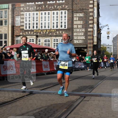 05.10.2025 - 20. swb-Marathon Bremen Yannick Fuchs http://msf.ph/oto/9257876 05.10.2025 10:56:02 Ziel 7147, 9521, 9871, 10253, 10385, 10610, 10654, 10921, 11052, 11439 meine-sportfotos.de