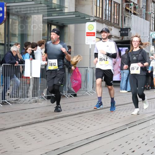 05.10.2025 - 20. swb-Marathon Bremen Strokosch-Dieckow http://msf.ph/oto/9257883 05.10.2025 10:58:38 Ziel 9219, 9349, 9518, 9542, 9601, 9692, 9847, 9977, 10039, 10080, 10143, 10263, 10353, 10357, 10560, 10561, 10588, 10594, 10607, 11290, 11483, 11612, 11651, 9219, 9349, 9518, 9542, 9601, 9692, 9847, 9977, 10039, 10080, 10143, 10263, 10353, 10357, 10560, 10561, 10588, 10594, 10607, 11290, 11483, 11612, 11651 meine-sportfotos.de