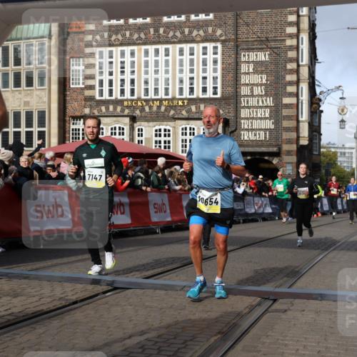05.10.2025 - 20. swb-Marathon Bremen Yannick Fuchs http://msf.ph/oto/9257884 05.10.2025 10:56:02 Ziel 7147, 9521, 9871, 10253, 10385, 10610, 10654, 10921, 11052, 11439 meine-sportfotos.de