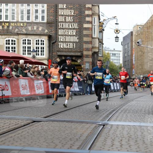 05.10.2025 - 20. swb-Marathon Bremen Yannick Fuchs http://msf.ph/oto/9257894 05.10.2025 10:47:29 Ziel 9428, 9670, 9711, 10637, 10667, 11498, 11705 meine-sportfotos.de