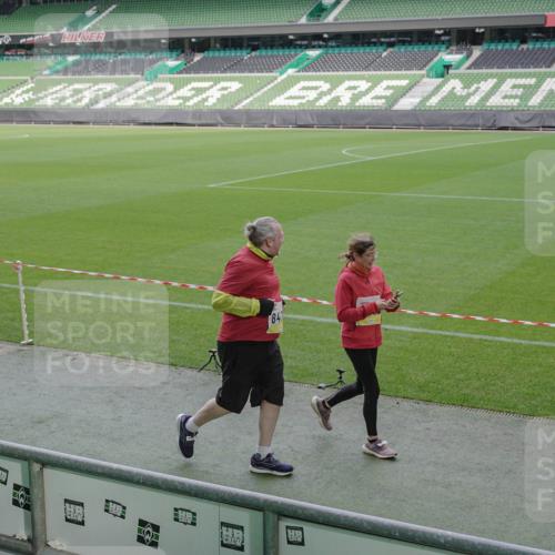 05.10.2025 - 20. swb-Marathon Bremen Michael Burmester http://msf.ph/oto/9257897 05.10.2025 10:45:25 Laufen im Stadion 7109, 7110, 8476, 9203, 9242, 9264, 9342, 9441, 9567, 9756, 9767, 9768, 9948, 9970, 10000, 10114, 10115, 10186, 10190, 10201, 10282, 10292, 10339, 10340, 10379, 10472, 10602, 10622, 10647, 10671, 10728, 10752, 10808, 10842, 10846, 10957, 11020, 11029, 11060, 11068, 11085, 11117, 11118, 11139, 11264, 11367, 11375, 11378, 11407, 11541, 11557, 7007, 9012, 9303, 9479, 9567, 9631, 9667, 9899, 10273, 10665, 10984, 11072, 11293, 11385, 11448, 11544, 11557 meine-sportfotos.de