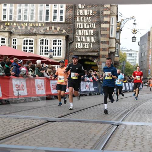 05.10.2025 - 20. swb-Marathon Bremen Yannick Fuchs http://msf.ph/oto/9257904 05.10.2025 10:47:29 Ziel 9428, 9670, 9711, 10637, 10667, 11498, 11705 meine-sportfotos.de