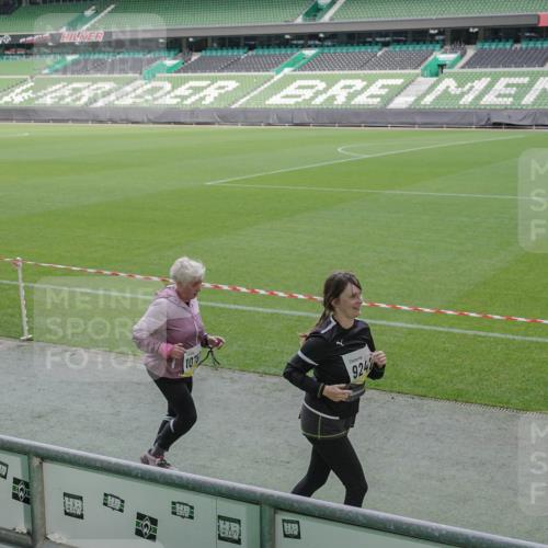 05.10.2025 - 20. swb-Marathon Bremen Michael Burmester http://msf.ph/oto/9257917 05.10.2025 10:45:26 Laufen im Stadion 7109, 7110, 8476, 9203, 9242, 9264, 9342, 9441, 9756, 9767, 9768, 9948, 9970, 10000, 10114, 10115, 10186, 10190, 10201, 10282, 10292, 10339, 10340, 10379, 10472, 10602, 10622, 10647, 10671, 10728, 10752, 10808, 10842, 10846, 10957, 11020, 11029, 11060, 11068, 11085, 11117, 11118, 11139, 11264, 11367, 11375, 11378, 11407, 11541, 7007, 9012, 9303, 9479, 9567, 9631, 9667, 9899, 10273, 10984, 11060, 11072, 11293, 11385, 11448, 11544, 11557 meine-sportfotos.de
