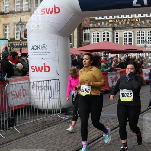 05.10.2025 - 20. swb-Marathon Bremen Yannick Fuchs http://msf.ph/oto/9257927 05.10.2025 11:16:33 Ziel 10023, 10083, 10379, 10450, 11029, 11358, 11404 meine-sportfotos.de