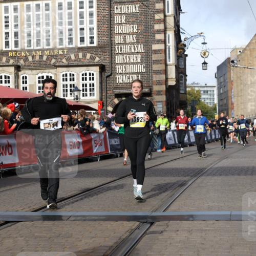 05.10.2025 - 20. swb-Marathon Bremen Yannick Fuchs http://msf.ph/oto/9257934 05.10.2025 10:56:04 Ziel 7147, 9871, 10610, 10654, 10758, 10921, 11052, 11439 meine-sportfotos.de