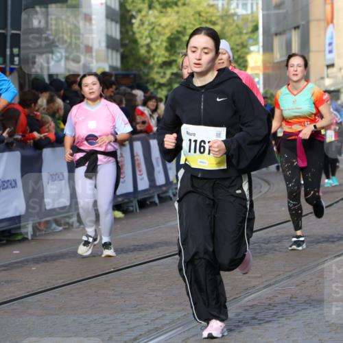 05.10.2025 - 20. swb-Marathon Bremen Strokosch-Dieckow http://msf.ph/oto/9257937 05.10.2025 11:04:08 Ziel 7123, 7789, 9275, 10098, 10853, 11001, 11077, 11102, 11611, 11685 meine-sportfotos.de