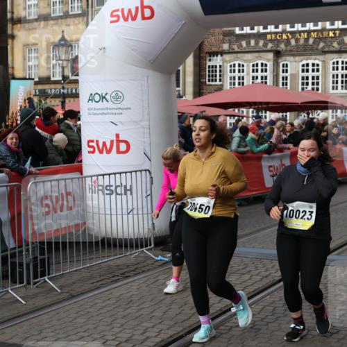 05.10.2025 - 20. swb-Marathon Bremen Yannick Fuchs http://msf.ph/oto/9257946 05.10.2025 11:16:33 Ziel 10023, 10083, 10379, 10450, 11029, 11358, 11404 meine-sportfotos.de