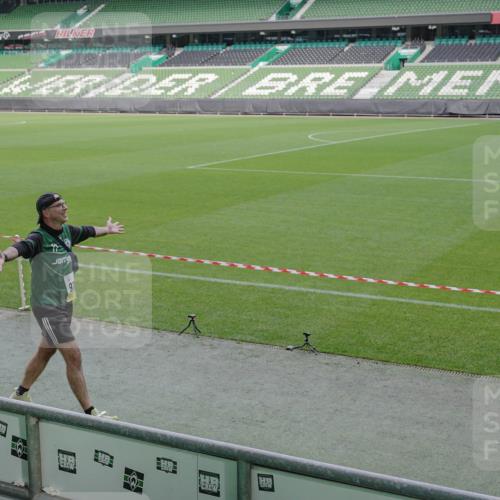 05.10.2025 - 20. swb-Marathon Bremen Michael Burmester http://msf.ph/oto/9257951 05.10.2025 10:45:28 Laufen im Stadion 7109, 7110, 8476, 9203, 9242, 9264, 9342, 9441, 9643, 9756, 9767, 9768, 9838, 9948, 9970, 10000, 10114, 10115, 10186, 10190, 10201, 10282, 10292, 10339, 10340, 10379, 10472, 10496, 10602, 10622, 10647, 10671, 10728, 10752, 10808, 10842, 10846, 10957, 10976, 11020, 11029, 11068, 11085, 11117, 11118, 11139, 11264, 11367, 11375, 11378, 11407, 11541, 7007, 9012, 9303, 9567, 9631, 9899, 9970, 10273, 11060, 11293, 11385, 11448, 11544, 11557 meine-sportfotos.de