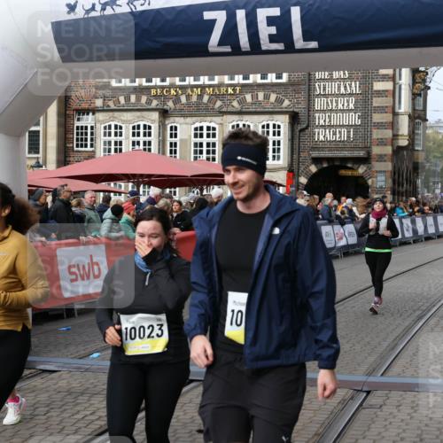 05.10.2025 - 20. swb-Marathon Bremen Yannick Fuchs http://msf.ph/oto/9257967 05.10.2025 11:16:33 Ziel 10023, 10083, 10379, 10450, 11029, 11358, 11404 meine-sportfotos.de