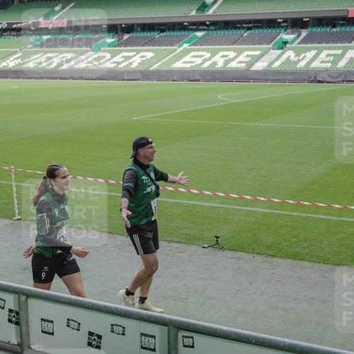 05.10.2025 - 20. swb-Marathon Bremen Michael Burmester http://msf.ph/oto/9257978 05.10.2025 10:45:29 Laufen im Stadion 7109, 7110, 8476, 9203, 9242, 9264, 9342, 9441, 9643, 9756, 9767, 9768, 9838, 9948, 10000, 10114, 10115, 10186, 10190, 10201, 10282, 10292, 10339, 10340, 10379, 10472, 10496, 10602, 10622, 10647, 10671, 10728, 10752, 10808, 10842, 10846, 10957, 10976, 11020, 11029, 11036, 11068, 11085, 11117, 11118, 11139, 11264, 11332, 11367, 11375, 11378, 11407, 11541, 7007, 9012, 9303, 9567, 9631, 9899, 9970, 10273, 11060, 11293, 11385, 11448, 11544, 11557 meine-sportfotos.de