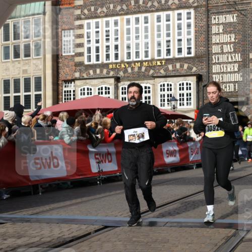 05.10.2025 - 20. swb-Marathon Bremen Yannick Fuchs http://msf.ph/oto/9257982 05.10.2025 10:56:04 Ziel 7147, 9871, 10610, 10654, 10758, 10921, 11052, 11439 meine-sportfotos.de