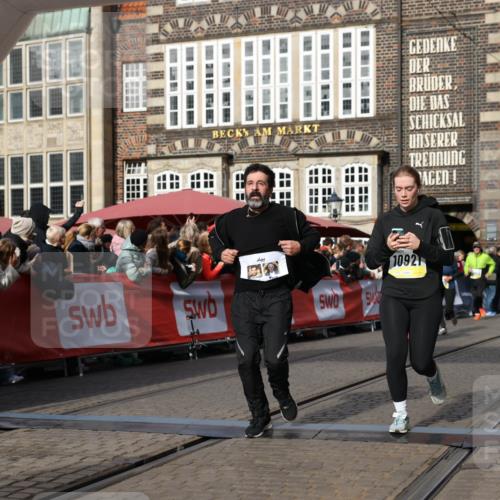 05.10.2025 - 20. swb-Marathon Bremen Yannick Fuchs http://msf.ph/oto/9257993 05.10.2025 10:56:04 Ziel 7147, 9871, 10610, 10654, 10758, 10921, 11052, 11439 meine-sportfotos.de