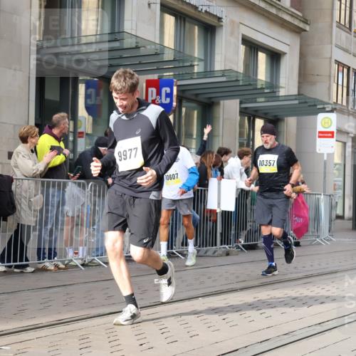 05.10.2025 - 20. swb-Marathon Bremen Strokosch-Dieckow http://msf.ph/oto/9257996 05.10.2025 10:58:43 Ziel 9219, 9349, 9508, 9518, 9542, 9601, 9692, 9847, 9977, 10039, 10080, 10143, 10274, 10353, 10357, 10560, 10588, 10594, 10607, 11483, 11612, 9219, 9349, 9508, 9518, 9542, 9601, 9692, 9847, 9977, 10039, 10080, 10143, 10274, 10353, 10357, 10560, 10588, 10594, 10607, 11483, 11612 meine-sportfotos.de