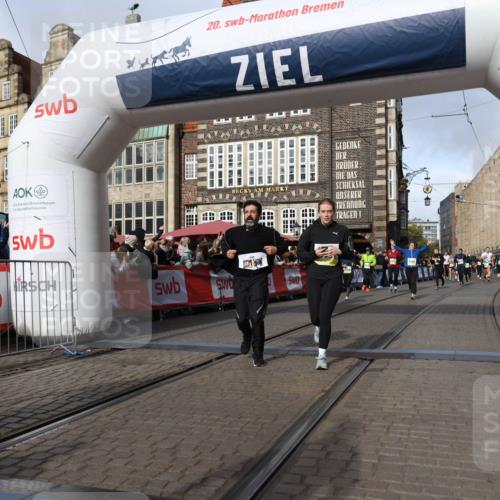 05.10.2025 - 20. swb-Marathon Bremen Yannick Fuchs http://msf.ph/oto/9257999 05.10.2025 10:56:05 Ziel 7147, 9871, 10015, 10610, 10654, 10758, 10921, 11052, 11148, 11439 meine-sportfotos.de