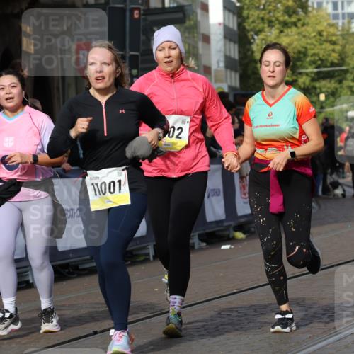 05.10.2025 - 20. swb-Marathon Bremen Strokosch-Dieckow http://msf.ph/oto/9258001 05.10.2025 11:04:10 Ziel 7789, 9275, 9448, 10098, 10853, 11001, 11077, 11102, 11611, 11685 meine-sportfotos.de