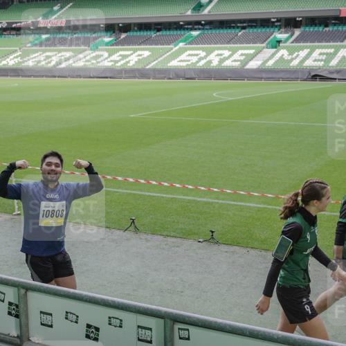 05.10.2025 - 20. swb-Marathon Bremen Michael Burmester http://msf.ph/oto/9258022 05.10.2025 10:45:30 Laufen im Stadion 7109, 7110, 8476, 9203, 9242, 9264, 9342, 9441, 9643, 9756, 9767, 9768, 9838, 9948, 10000, 10114, 10115, 10186, 10190, 10201, 10282, 10292, 10339, 10340, 10379, 10472, 10496, 10602, 10622, 10647, 10671, 10728, 10752, 10808, 10842, 10846, 10957, 10976, 11020, 11029, 11036, 11068, 11085, 11117, 11118, 11139, 11264, 11332, 11367, 11375, 11378, 11407, 11541, 9012, 9264, 9567, 9631, 9899, 9970, 10273, 11060, 11293, 11385, 11544, 11557 meine-sportfotos.de