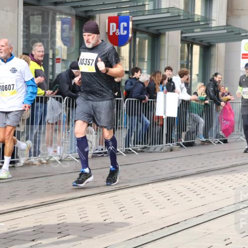 05.10.2025 - 20. swb-Marathon Bremen Strokosch-Dieckow http://msf.ph/oto/9258032 05.10.2025 10:58:44 Ziel 9219, 9349, 9508, 9518, 9542, 9601, 9692, 9847, 9977, 10039, 10080, 10143, 10200, 10274, 10353, 10357, 10560, 10588, 10594, 10607, 11207, 11483, 11612, 9219, 9349, 9508, 9518, 9542, 9601, 9692, 9847, 9977, 10039, 10080, 10143, 10200, 10274, 10353, 10357, 10560, 10588, 10594, 10607, 11207, 11483, 11612 meine-sportfotos.de