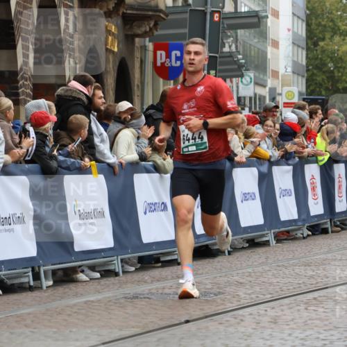 05.10.2025 - 20. swb-Marathon Bremen Strokosch-Dieckow http://msf.ph/oto/9258041 05.10.2025 12:55:24 Ziel 474, 1443, 1912, 2132, 6444 meine-sportfotos.de