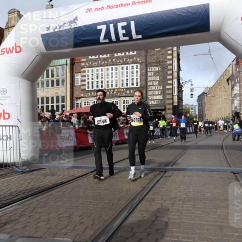 05.10.2025 - 20. swb-Marathon Bremen Yannick Fuchs http://msf.ph/oto/9258043 05.10.2025 10:56:05 Ziel 7147, 9871, 10015, 10610, 10654, 10758, 10921, 11052, 11148, 11439 meine-sportfotos.de